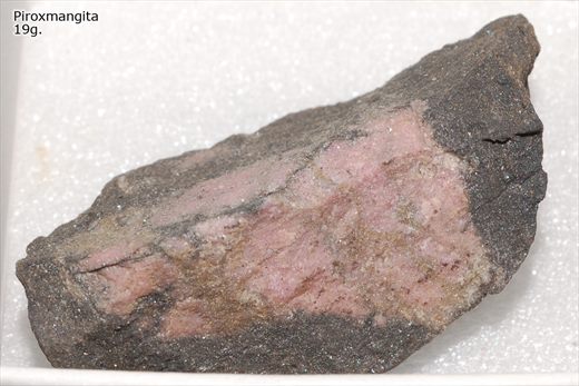 Piroxmangita