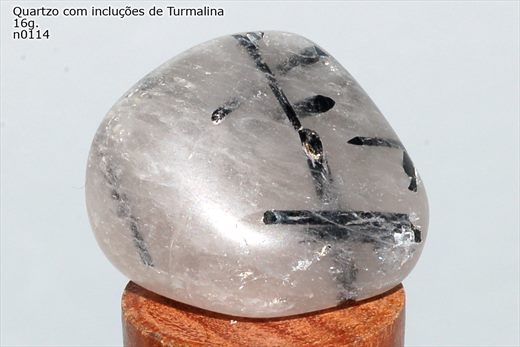 Quartzo com inclucoes de turmalina negra n0114