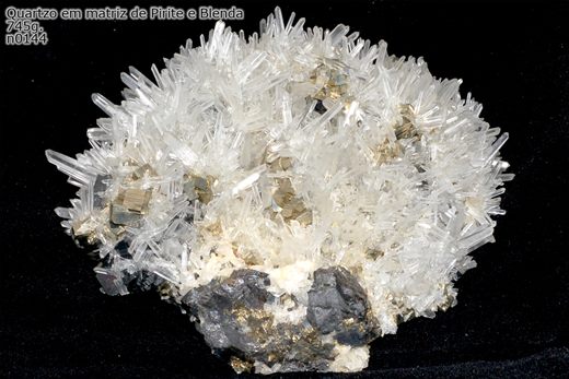 Quartzo em matriz de pirite e blenda n0144
