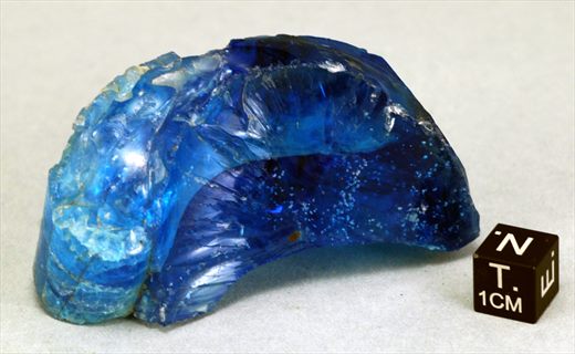 Vidro cristalino azul