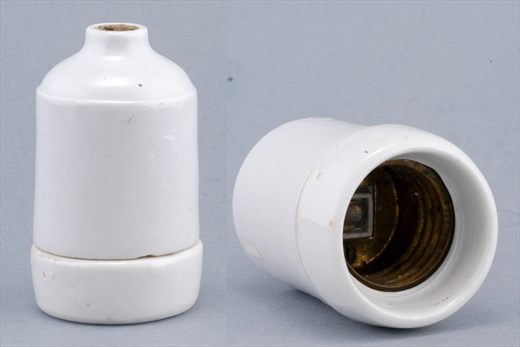 Casquilho de porcelana cilindrico com entrada superior