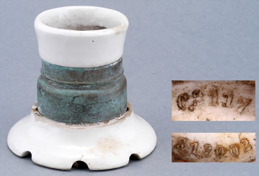 Casquilho de porcelana e metal com base trilobada