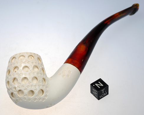 Cachimbo de sepiolita (Meerschaum) com decoracao circular e bocal cor de ambar