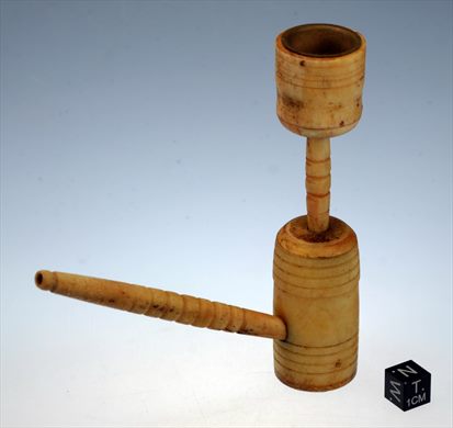 Cachimbo em osso e metal