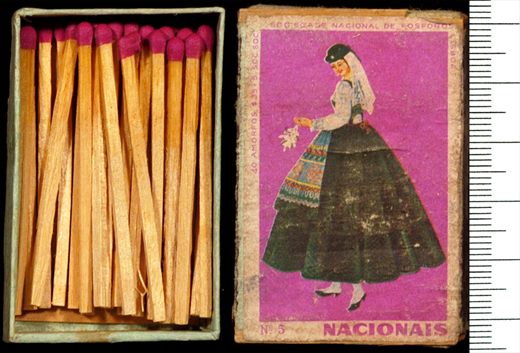 Trajes Tipicos Portugueses - Nacionais (SNF-Lisboa) roxo05