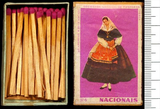 Trajes Tipicos Portugueses - Nacionais (SNF-Lisboa) roxo06