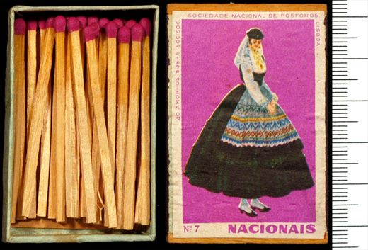 Trajes Tipicos Portugueses - Nacionais (SNF-Lisboa) roxo07