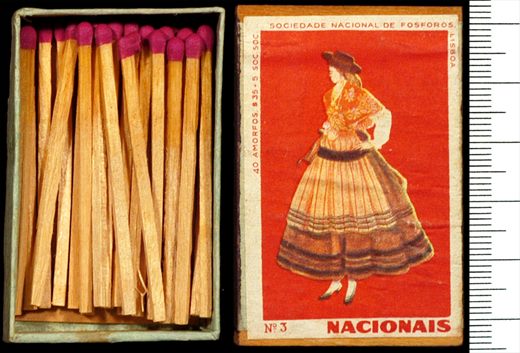 Trajes Tipicos Portugueses - Nacionais (SNF-Lisboa) verm03