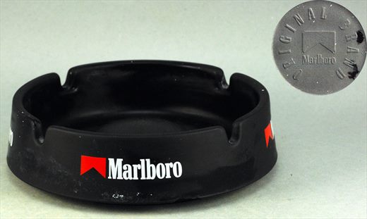 Cinzeiro Marlboro preto circular
