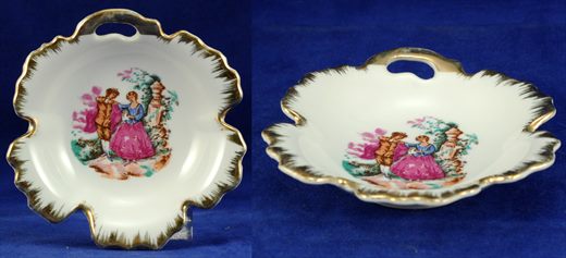 Cinzeiro de ceramica com casal e bordo dourado