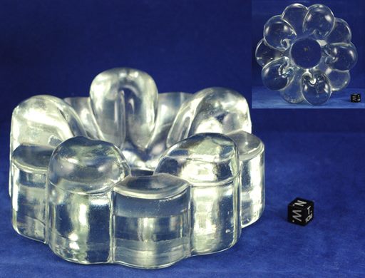 Cinzeiro de vidro em forma de flor