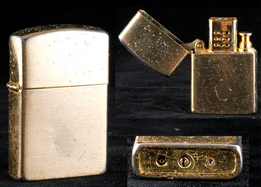 Isqueiro dourado a gas com tampa