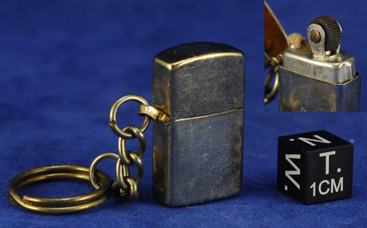 Isqueiro mini dourado porta chaves