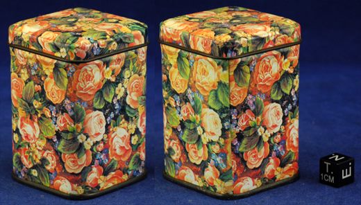 Lata de cha quadrada motivo floral multicolor