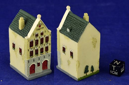 Casa em miniatura com fachada 1477