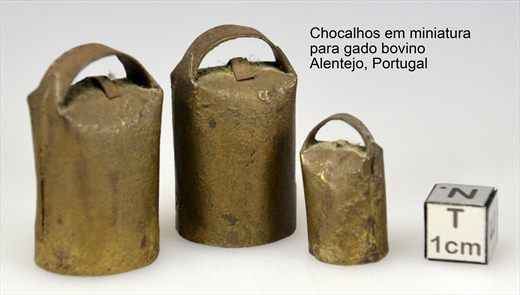 Chocalhos em miniatura para gado bovino (Alentejo Portugal)