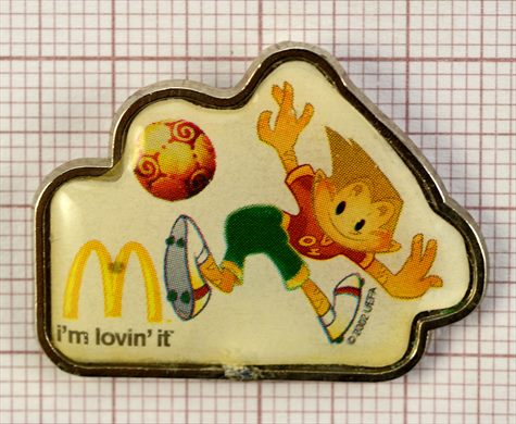 McDonalds e o Kinas (mascote do Euro 2004)