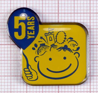 Pin comemorativo 5 anos