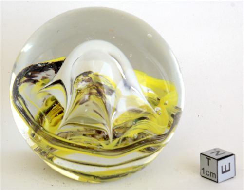 Esfera de vidro com motivo abstrato - amarelo-preto-bolhas
