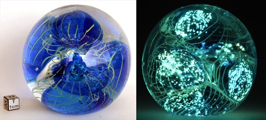 Esfera de vidro com motivo abstrato - azul-verde