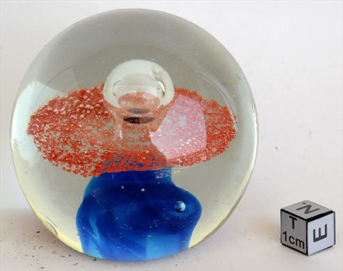 Esfera de vidro com motivo abstrato - azul-vermelho-bolha