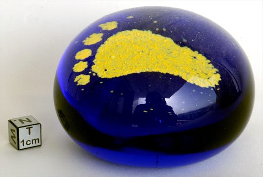 Esferoide de vidro - azul-amarelo-pegada