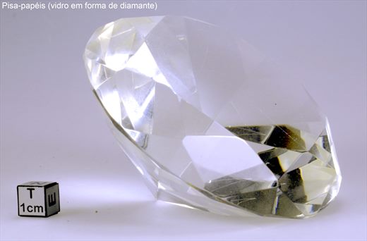 Pisa-papeis (vidro forma de diamante)