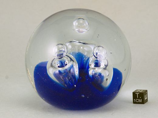 Esfera de vidro azul-bolhas