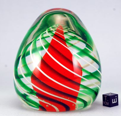Esferoide de vidro com centro vermelho e espiral verde e branco (desenho Tomas Tangerino)