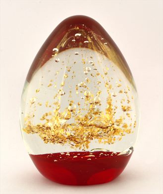 Esferoide de vidro com base vermelha e centro com flocos de ouro e bolhas