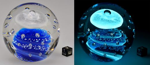 Esfera de vidro com motivo abstrato - bolhas-azul