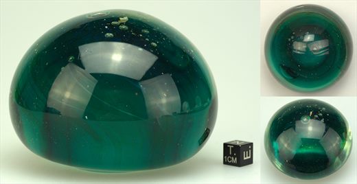 Esferoide de vidro verde e transparente