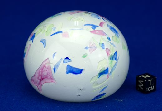 Esfera de vidro branco com motivo abstrato - multicores
