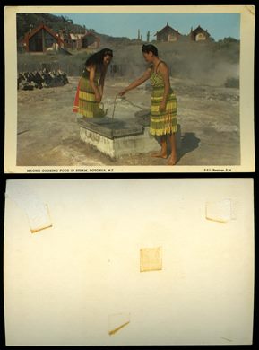 Nova Zelandia, Rotorua, Maoris cooking food in steam P.54