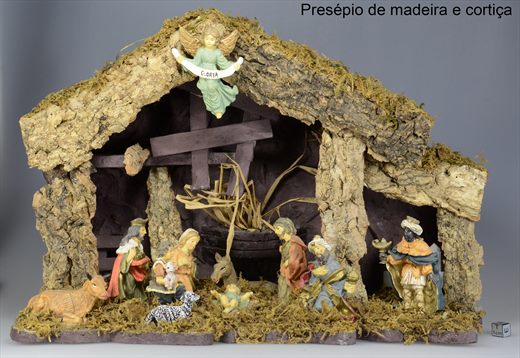 Presepio de madeira e cortica
