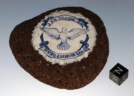Pedra vulcanica com emblema do Divino Espirito Santo (Acores-Portugal)